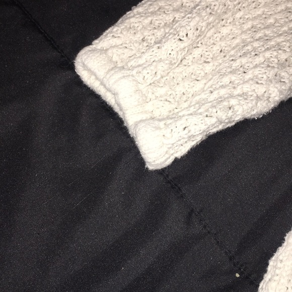 ⭐️White Knit Top⭐️ - Picture 3 of 4